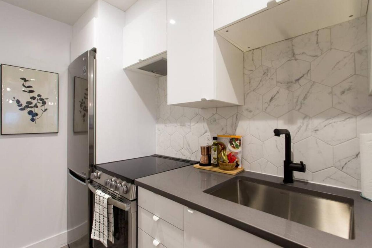 Palms Little Italy Studio With Full Bathroom By Denstays مونتريال المظهر الخارجي الصورة